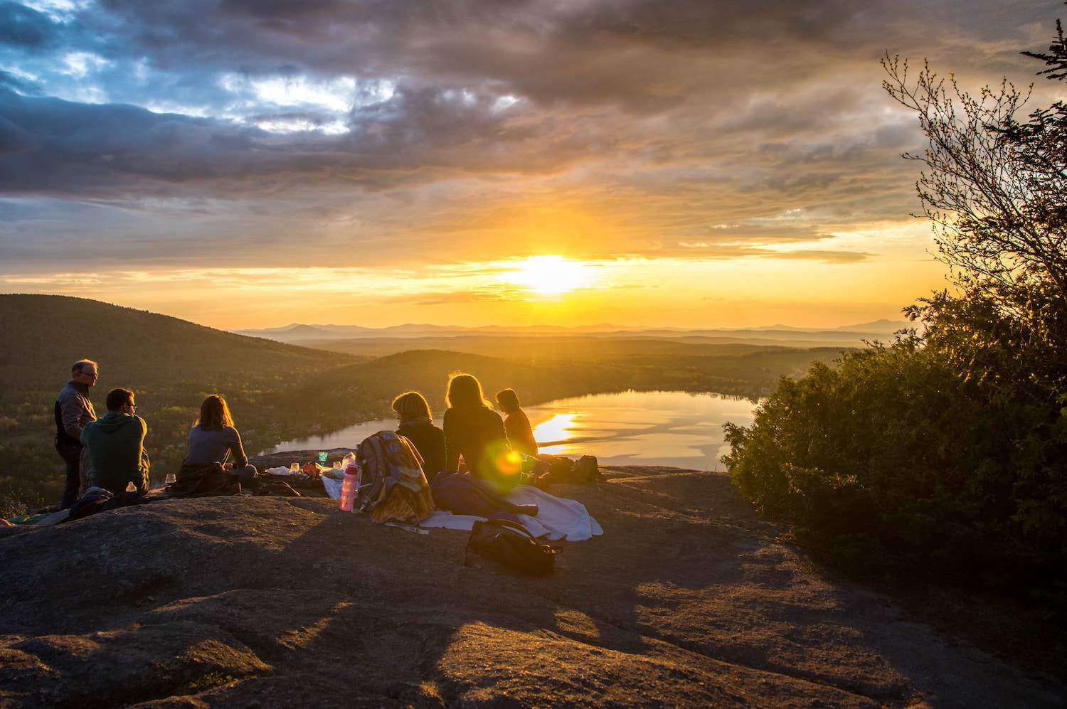 10 Amazing Social Impact Experiences to Explore at Your Next Airbnb
